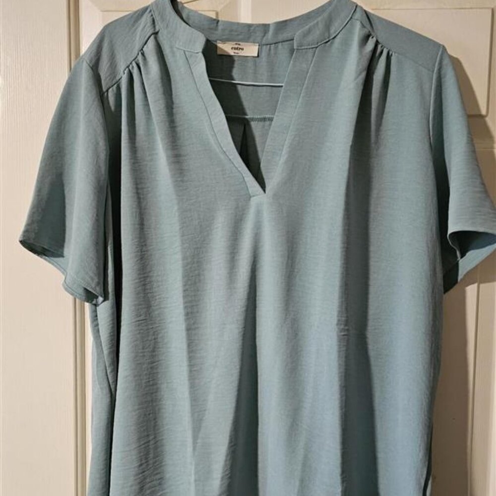 Entro Solid V-Neck Placket Top Aloe